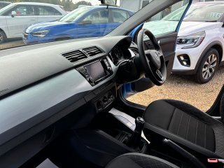 /photos/9458/4c3bb1f9-8944-3de7-bfc3-24833d2d0027_i320x240.jpg