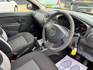 /photos/9458/6f2bfc88-6348-89b3-6429-5e8693a192b9_i320x240.jpg